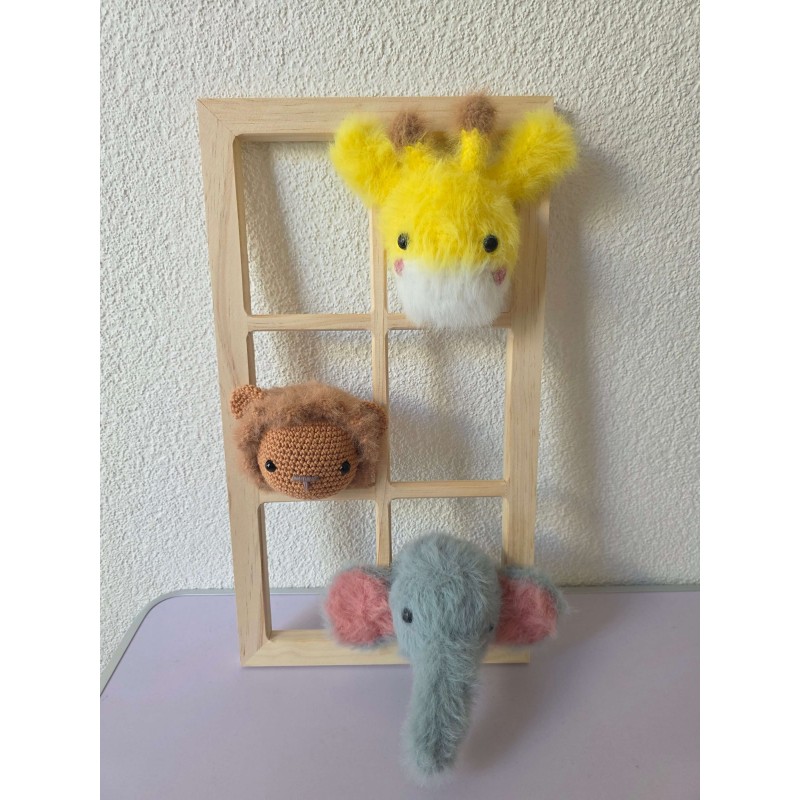 Trio Safari Furry Furry dans sa fenêtre