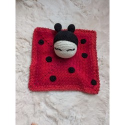 Doudou Plat Coccinelle "Lucky" Crochet Ricorumi | mavanya.ch